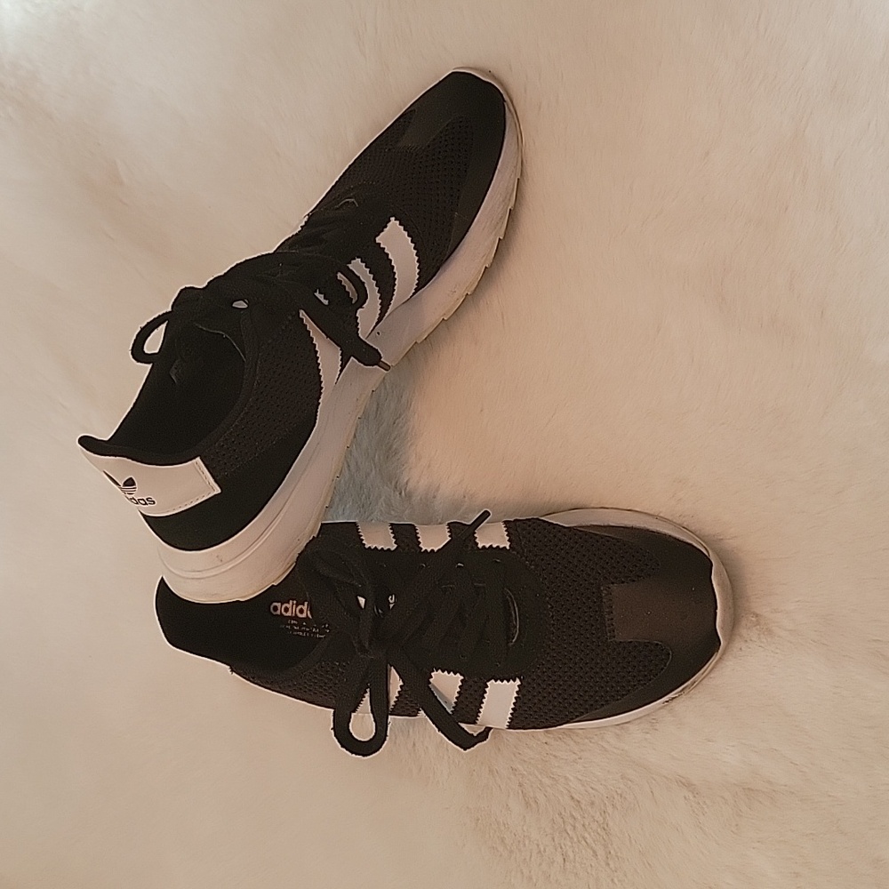 Women's Adidas tennis shoes